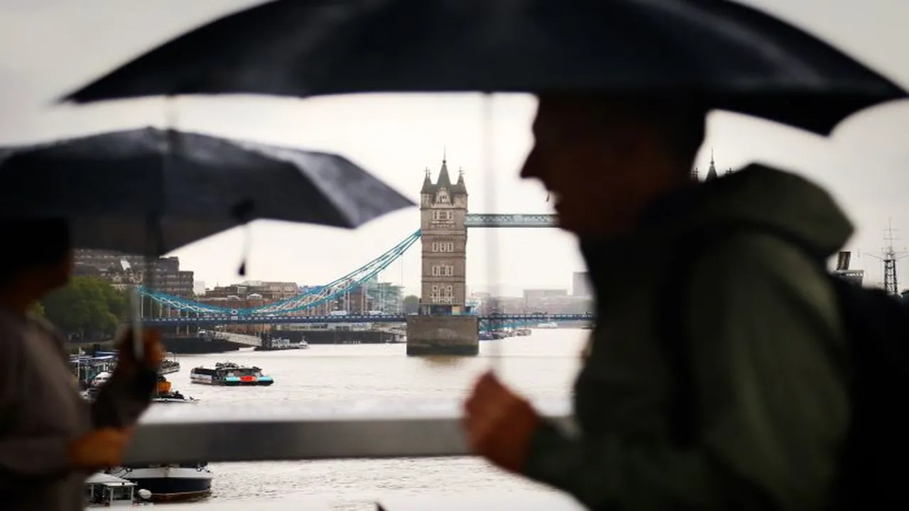 تحول طقس بريطانيا الكئيب إلى عامل جذب سياحي غير متوقع للزوار